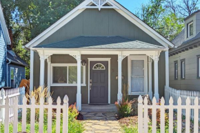 Cute Cozy Bungalow 0.5 Miles from Downtown. Fire Pit and BBQ Grill in Fully-fenced Backyard!